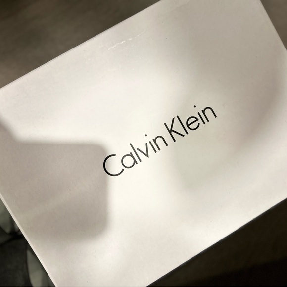 Calvin Klein sandals really classy - Picture 5 of 5